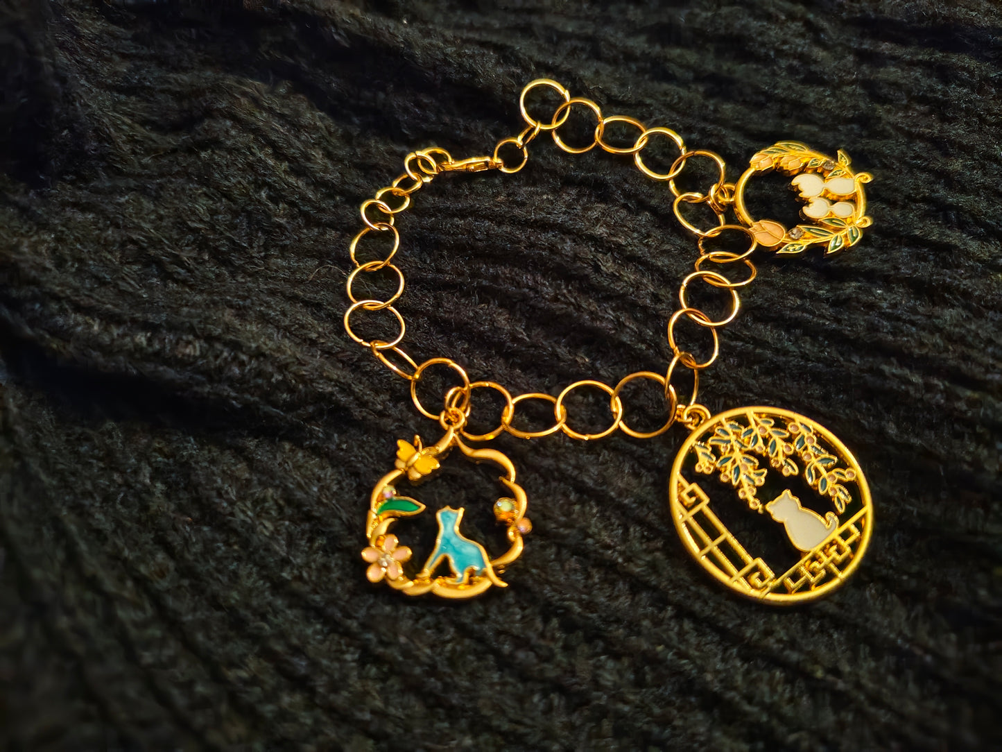 Majestic gold bracelet